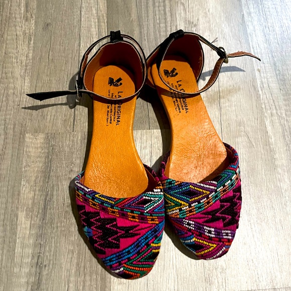 Hand made Guatemalan Flats - Picture 1 of 3